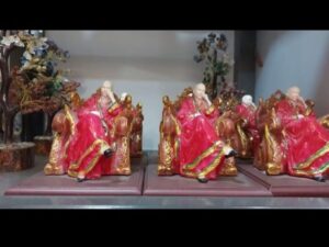 Bade mandir guruji statue